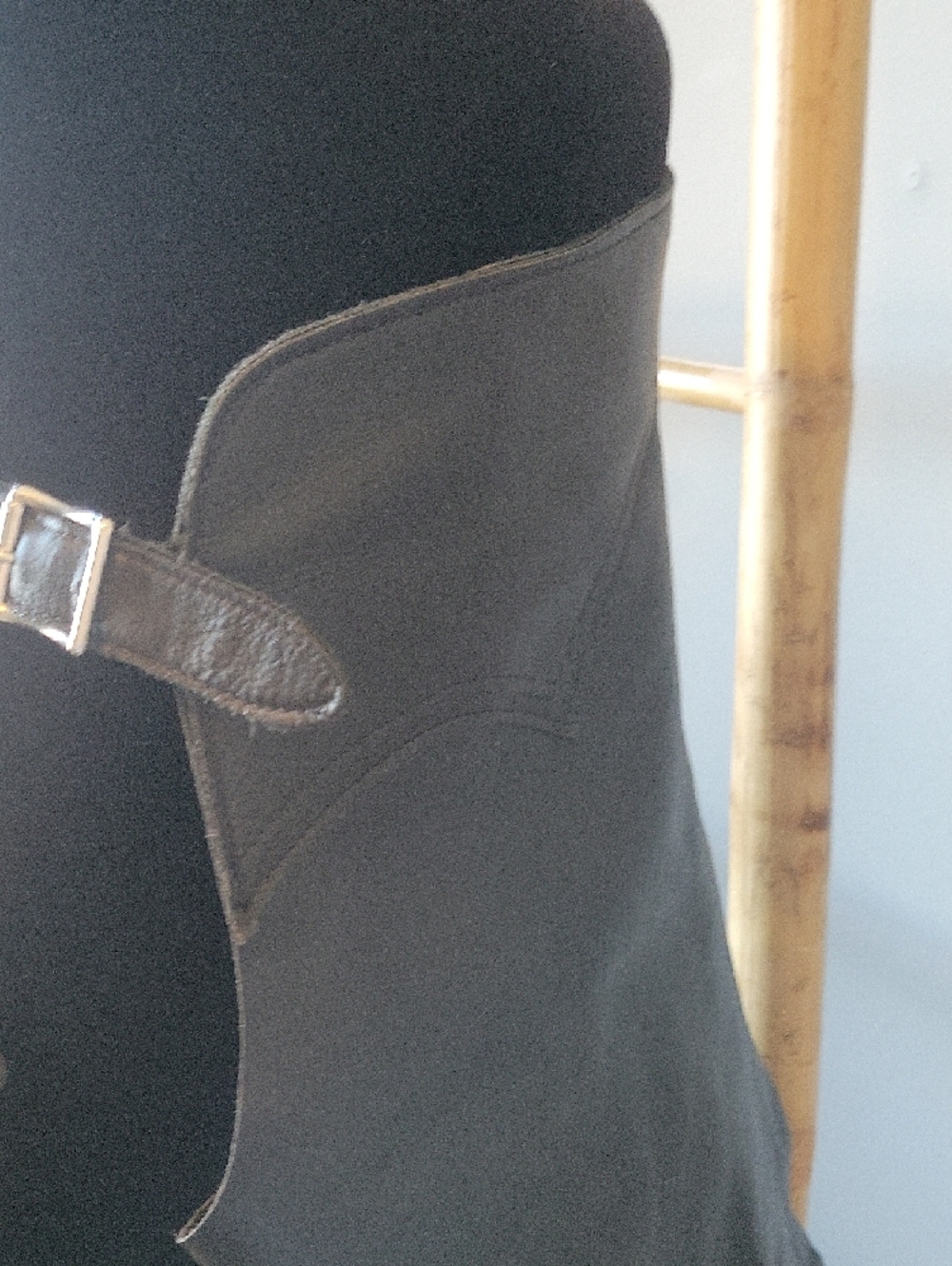 Womens Leather Riding Chaps - Picture 4 of 6
